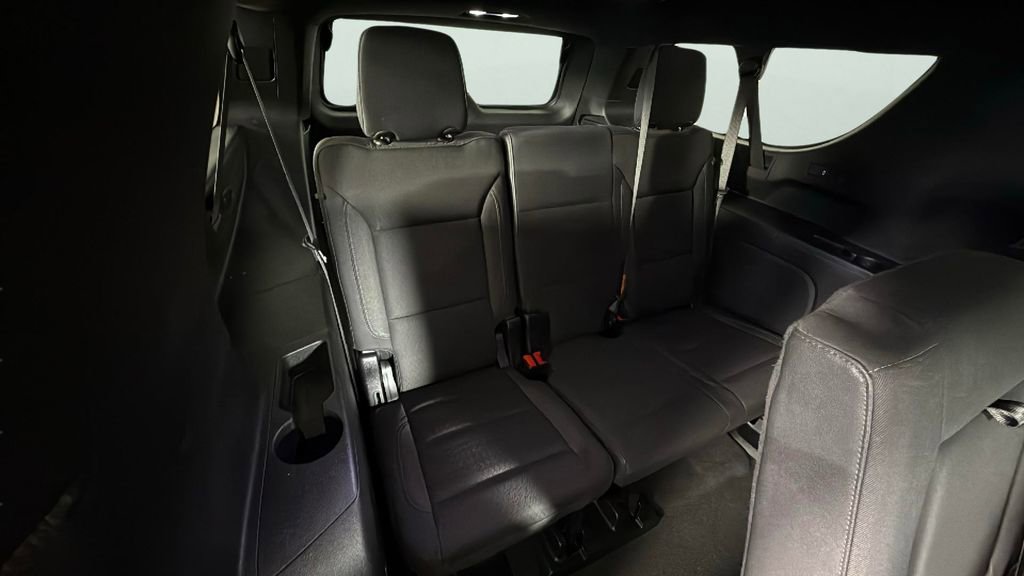 Certified 2025 Chevrolet Suburban LS image 33