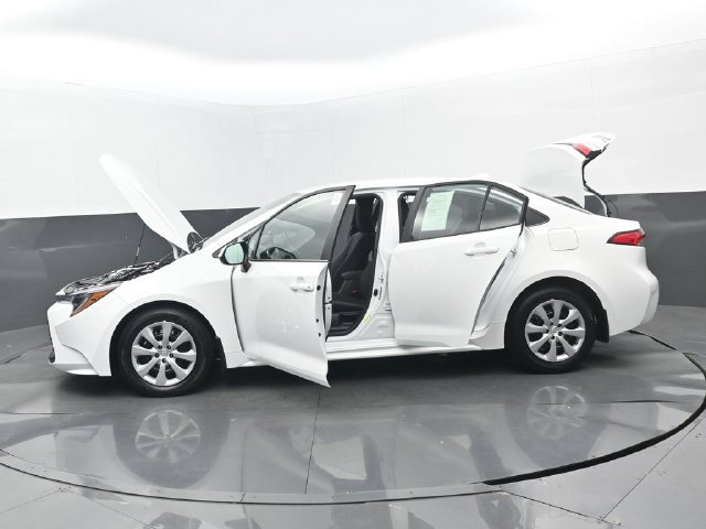 Used 2025 Toyota Corolla LE FWD image 33