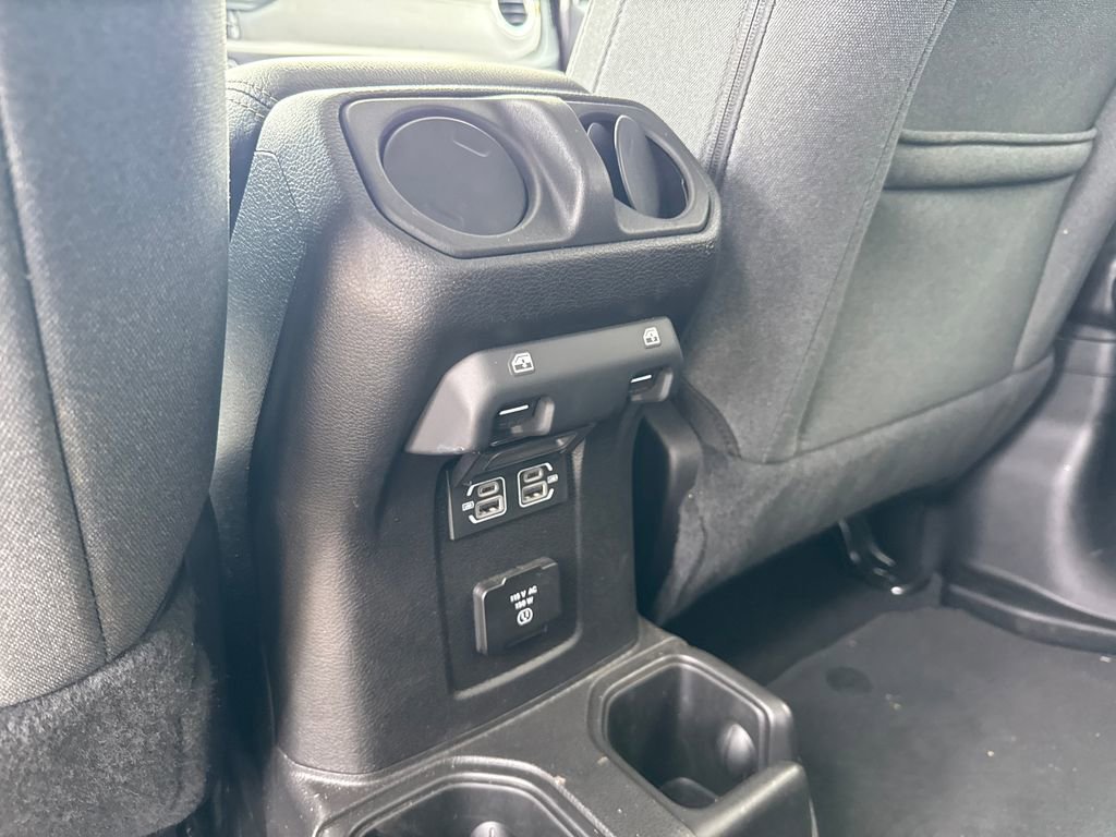 Used 2025 Jeep Wrangler Unlimited Sahara AWD/4WD image 19