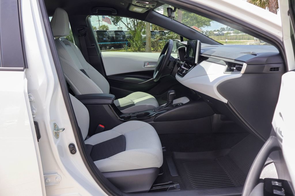 Used 2025 Toyota Corolla SE FWD image 9