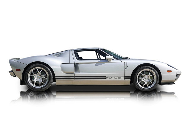 Used 2005 Ford GT RWD image 2
