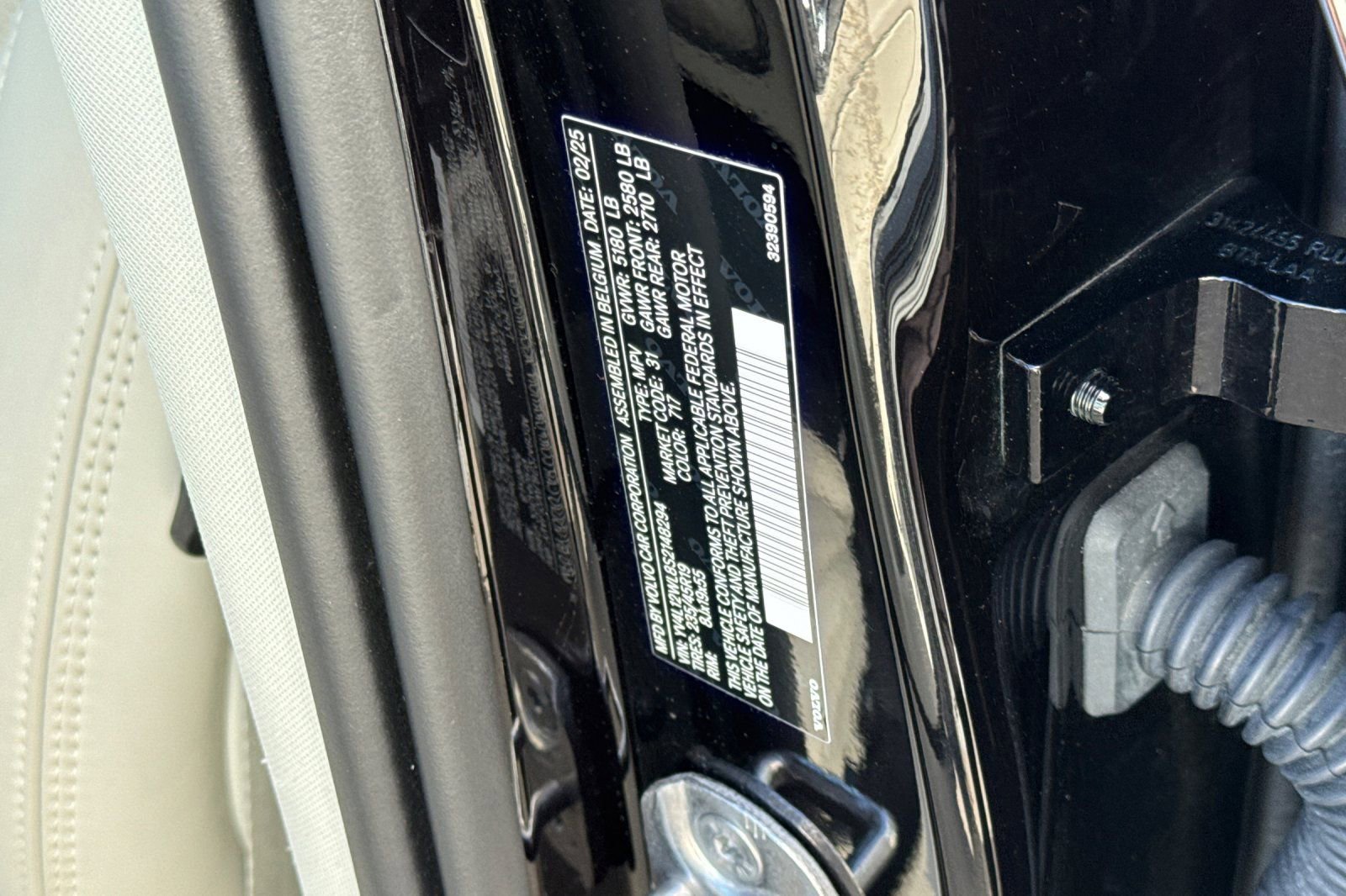 Used 2025 Volvo V60 B5 Cross Country Ultra w/ Protection Package Premier image 35