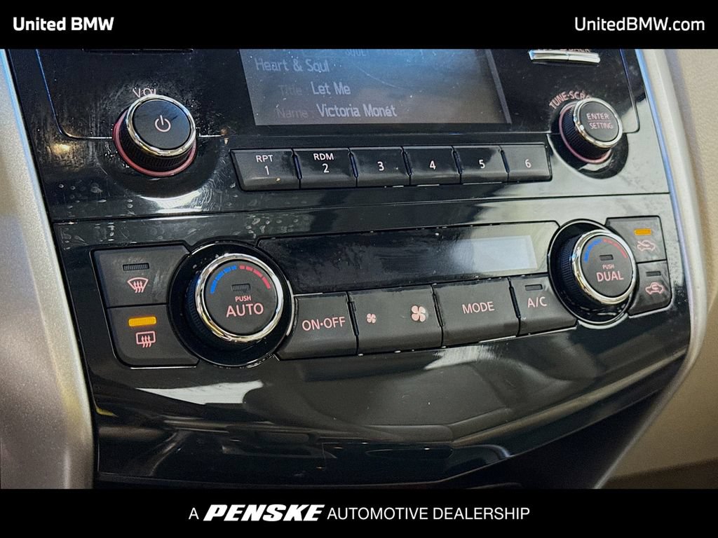 Used 2014 Nissan Altima 2.5 SL w/ Moonroof Package FWD image 10