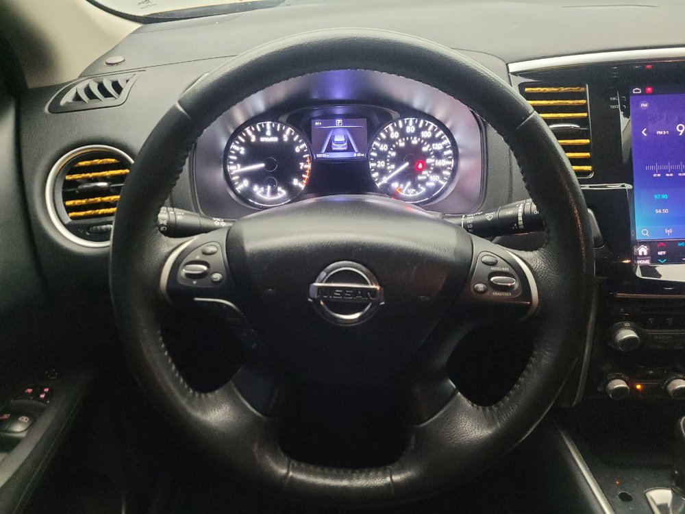 Used 2017 Nissan Pathfinder SV w/ SV Cold Weather Package FWD image 22