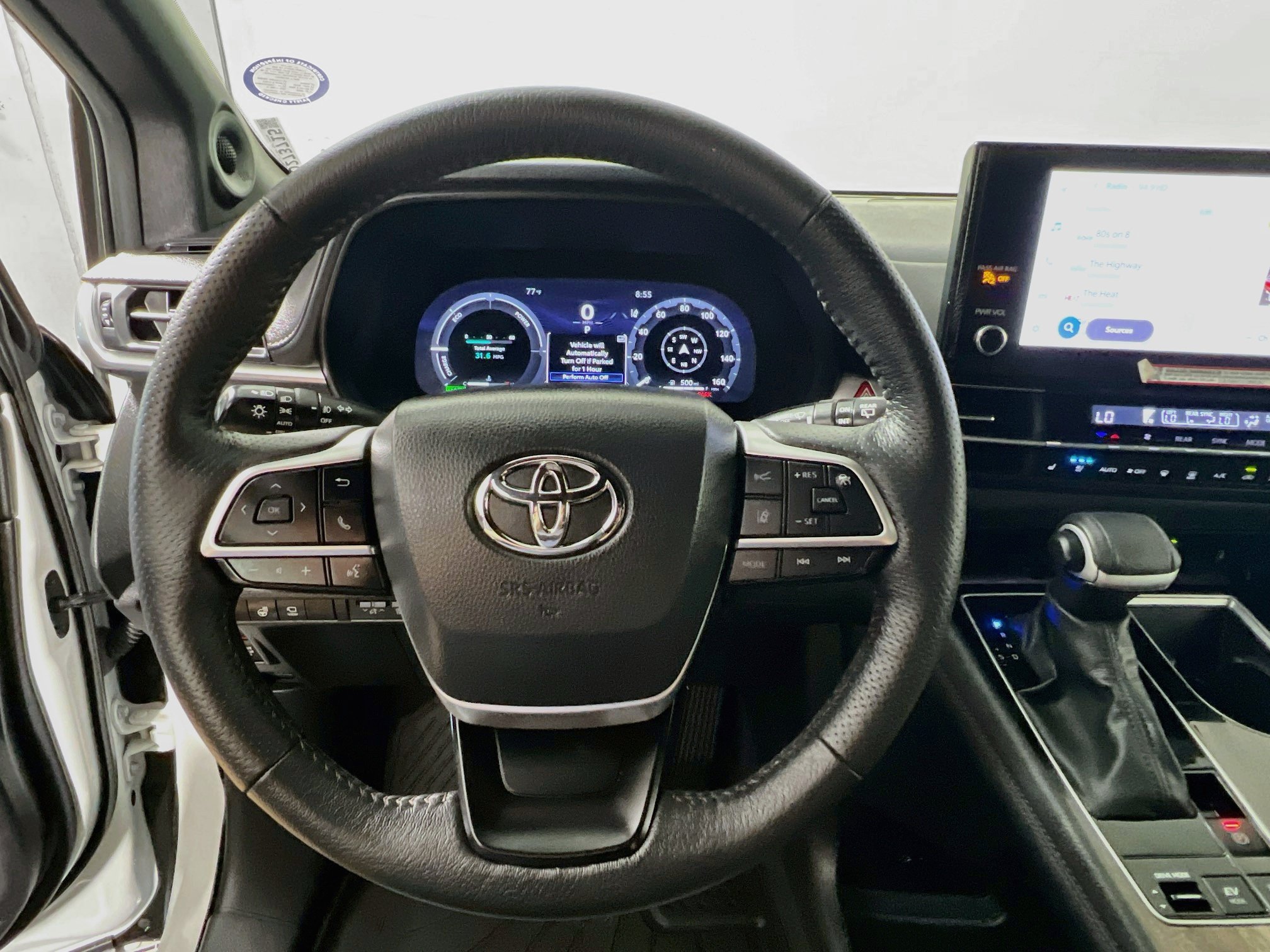 Used 2025 Toyota Sienna Platinum FWD image 17