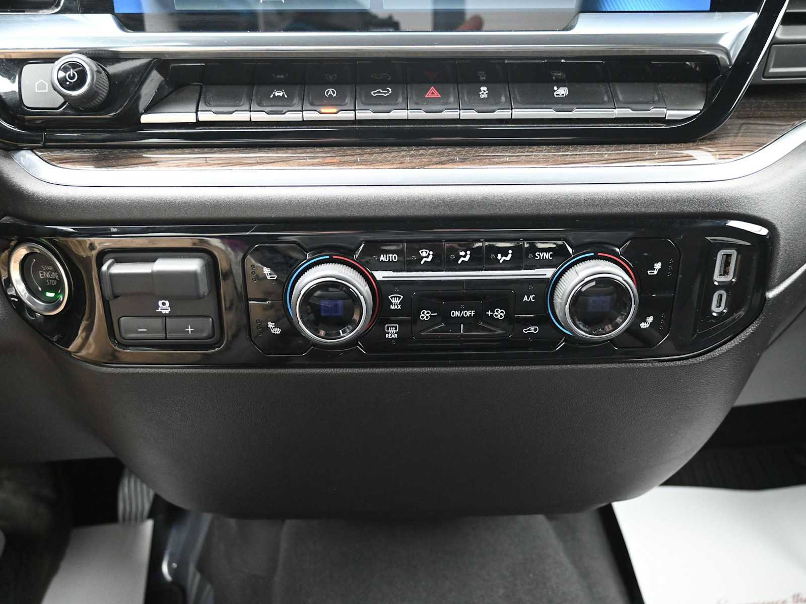 Used 2025 Chevrolet Silverado 1500 LT image 8