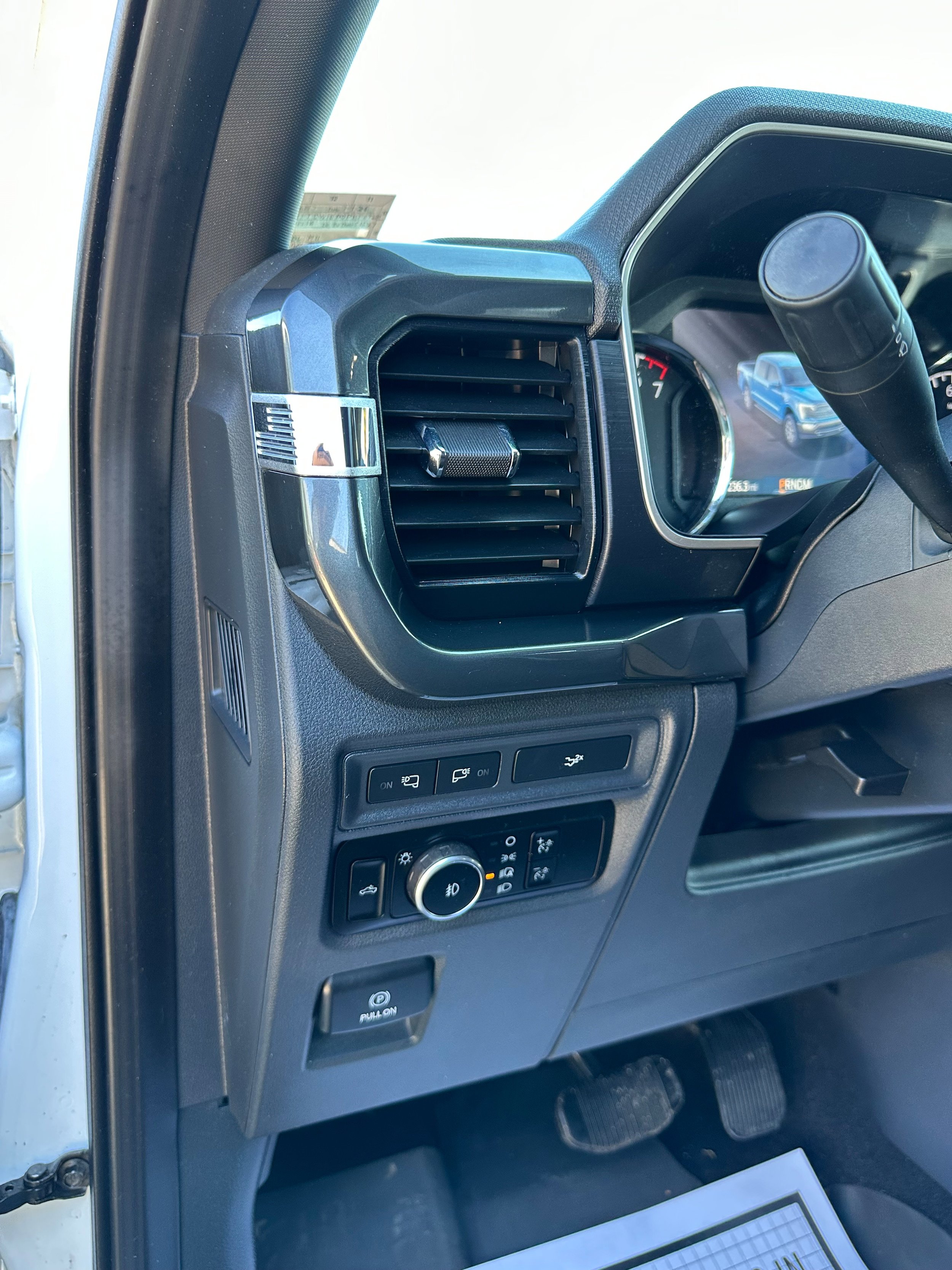 Used 2023 Ford F150 XLT w/ Equipment Group 302A High image 11