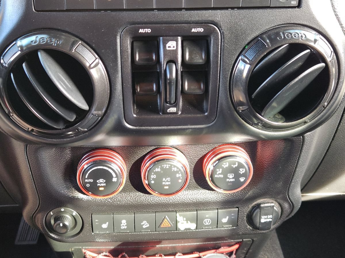 Used 2017 Jeep Wrangler Unlimited Rubicon AWD/4WD image 40