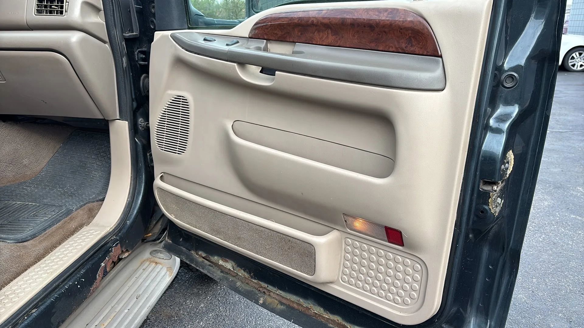 Used 2001 Ford Excursion Limited image 15