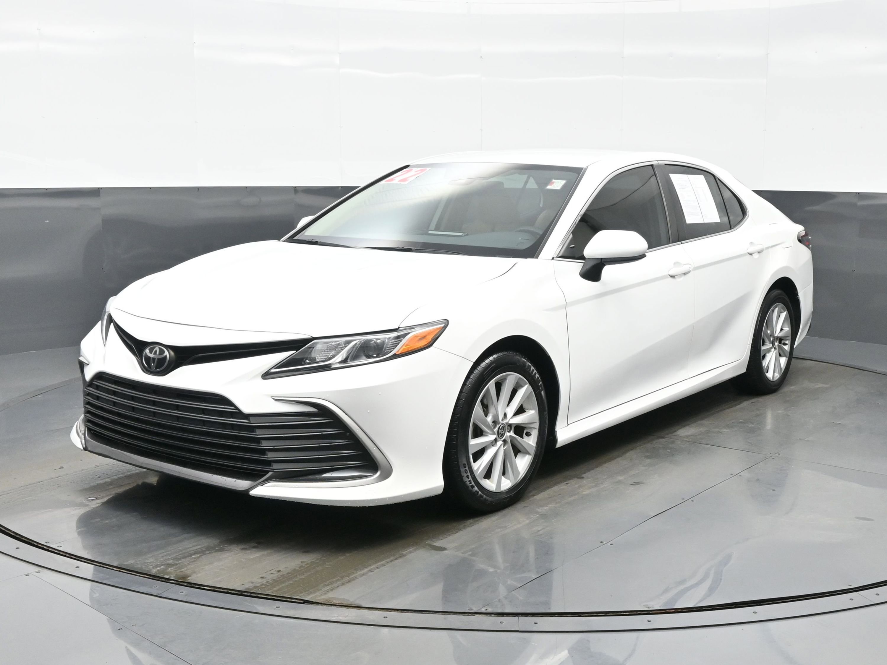 Used 2022 Toyota Camry LE image 2