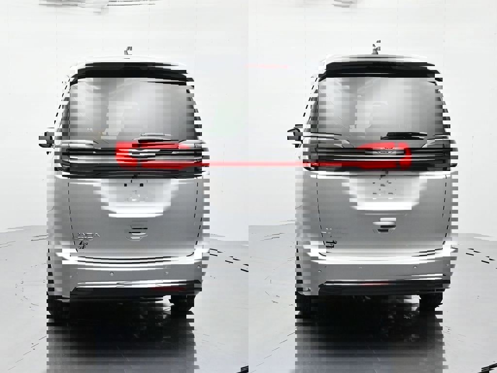 New 2026 Chrysler Pacifica Select image 6