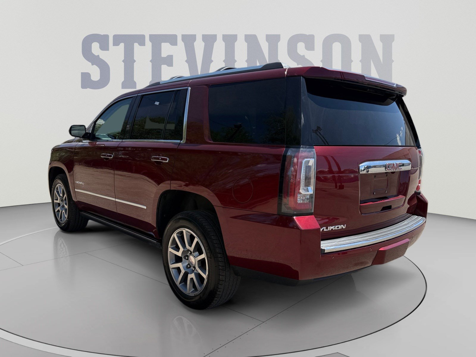 Used 2018 GMC Yukon Denali AWD/4WD image 3