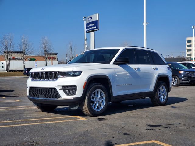 Used 2023 Jeep Grand Cherokee Laredo image 33