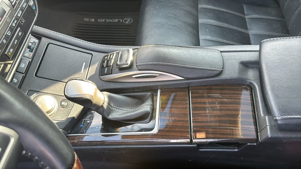 Used 2017 Lexus ES 350 w/ Luxury Package FWD image 22