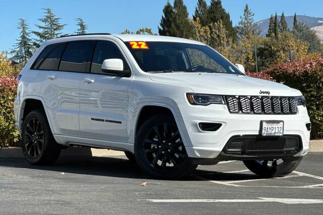 Certified 2022 Jeep Grand Cherokee Laredo X AWD/4WD image 2