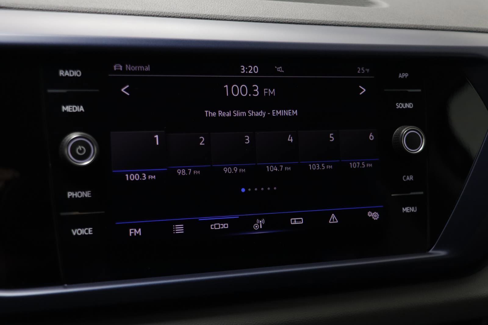 Used 2023 Volkswagen Taos SE image 8