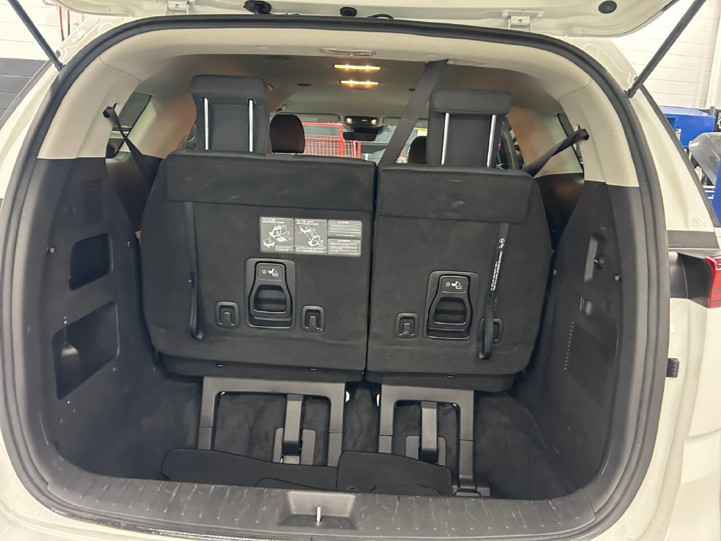 Used 2022 Kia Carnival LX FWD image 28