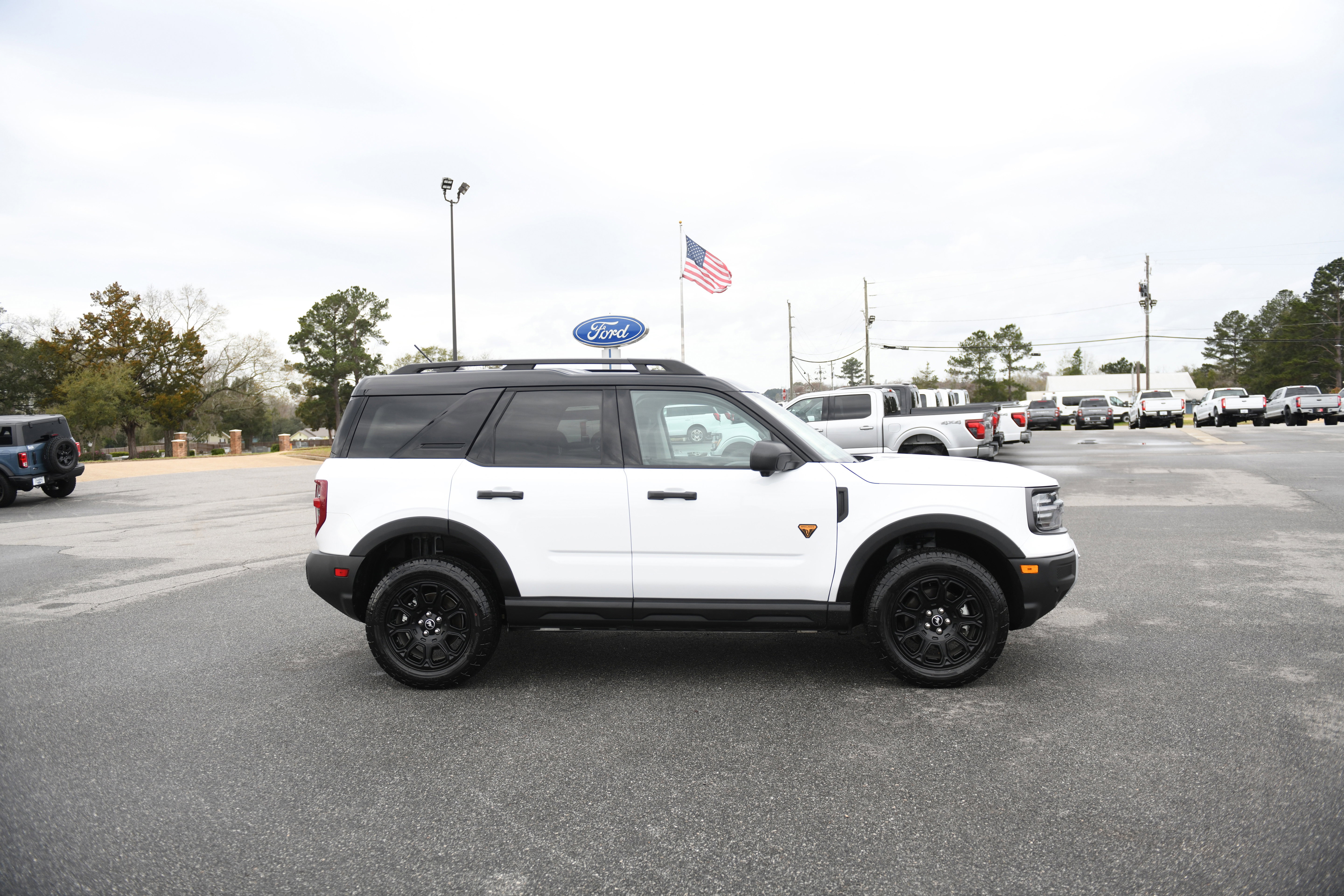 Used 2025 Ford Bronco Sport Badlands image 2