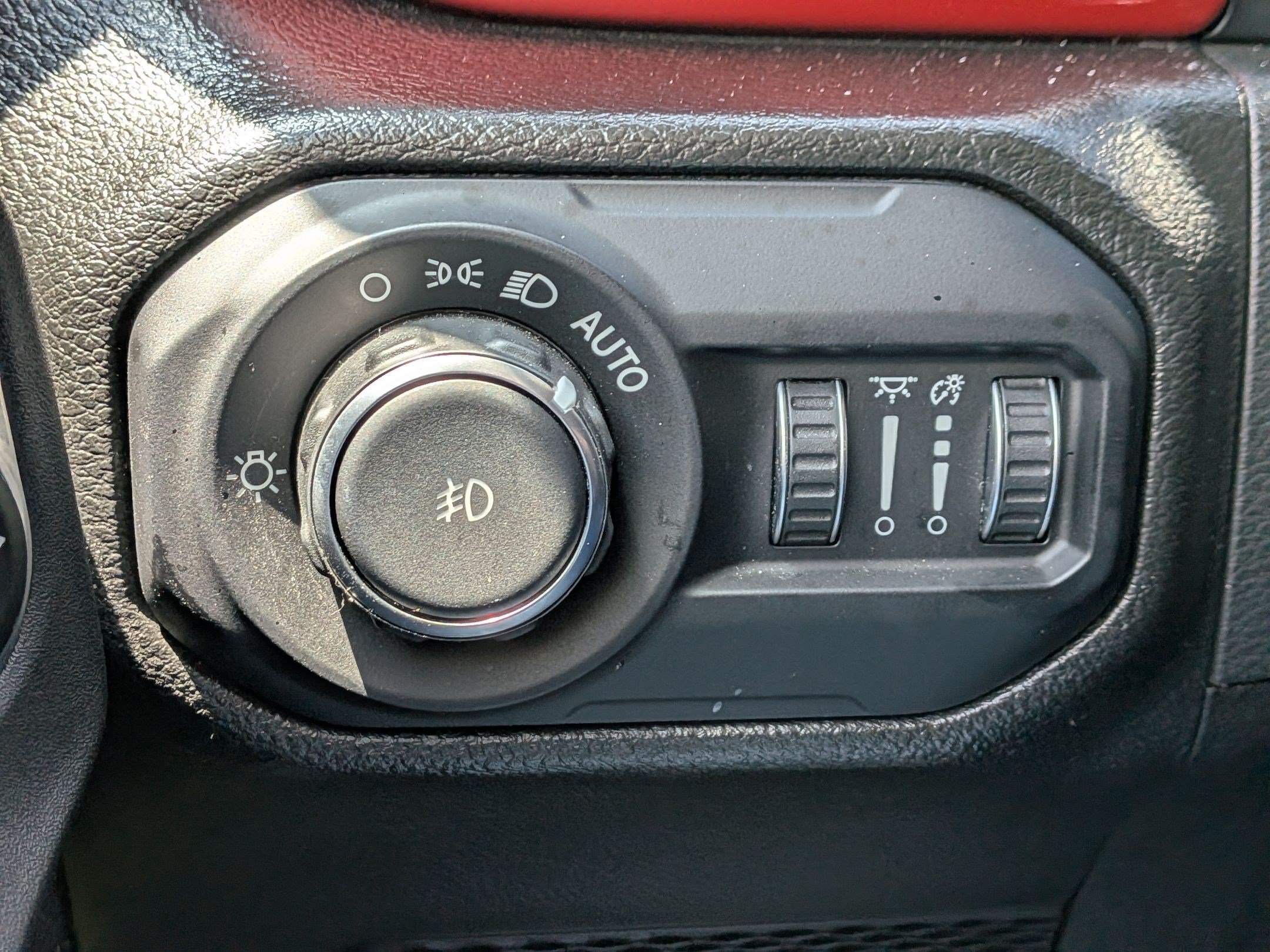 Used 2022 Jeep Wrangler Unlimited Rubicon w/ LED Lighting Group AWD/4WD image 19