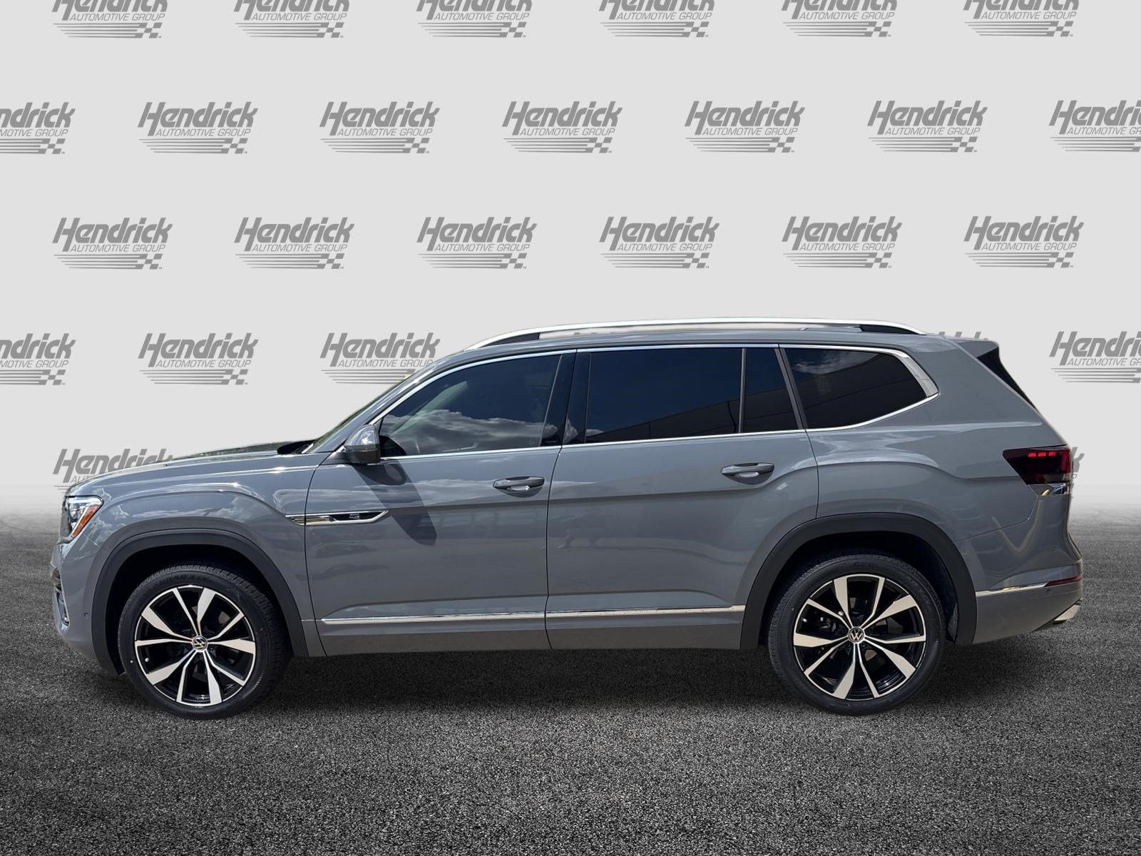 Used 2025 Volkswagen Atlas SEL Premium R-Line AWD/4WD image 7