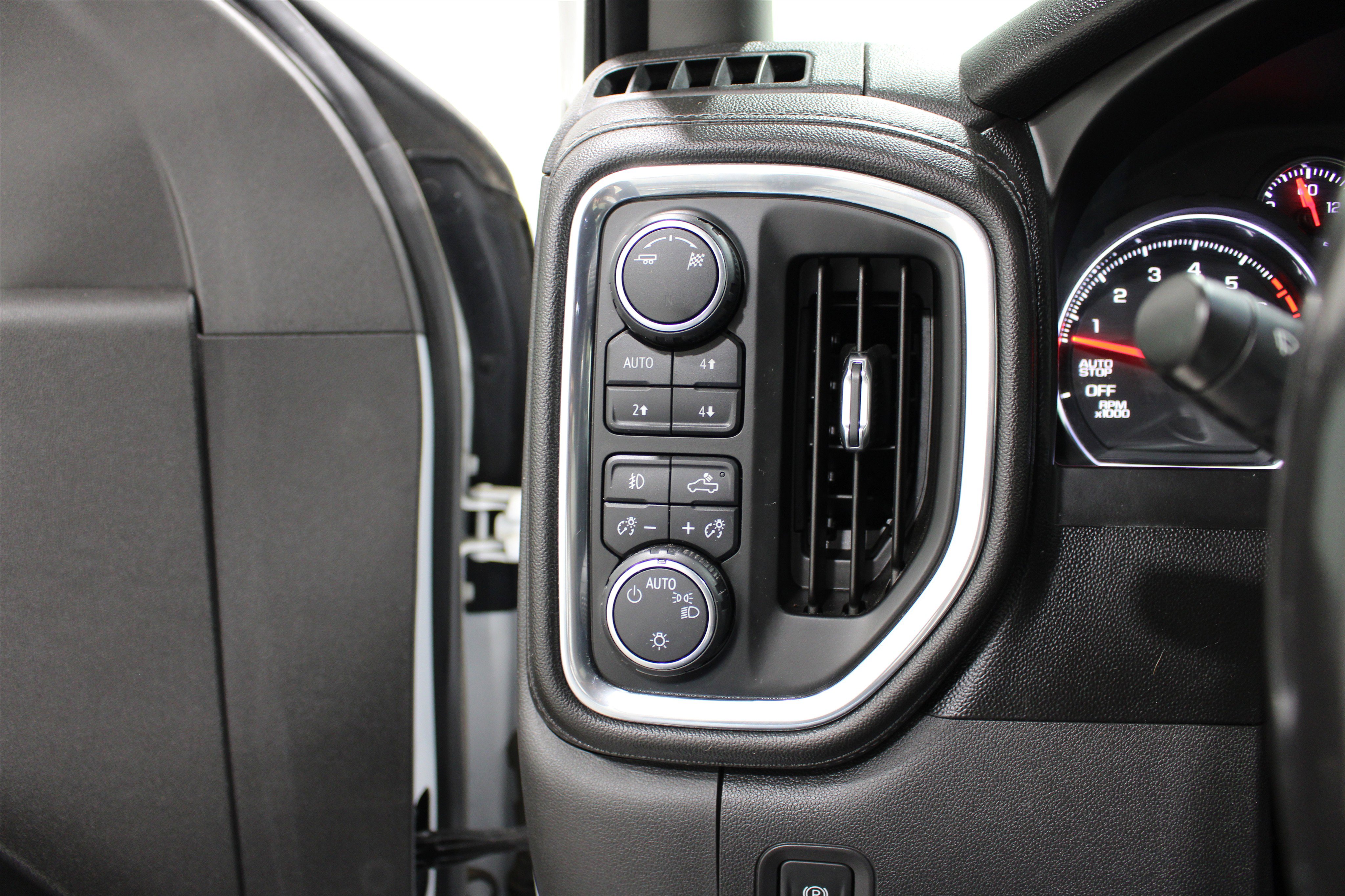 Used 2019 Chevrolet Silverado 1500 LT w/ All-Star Edition image 9