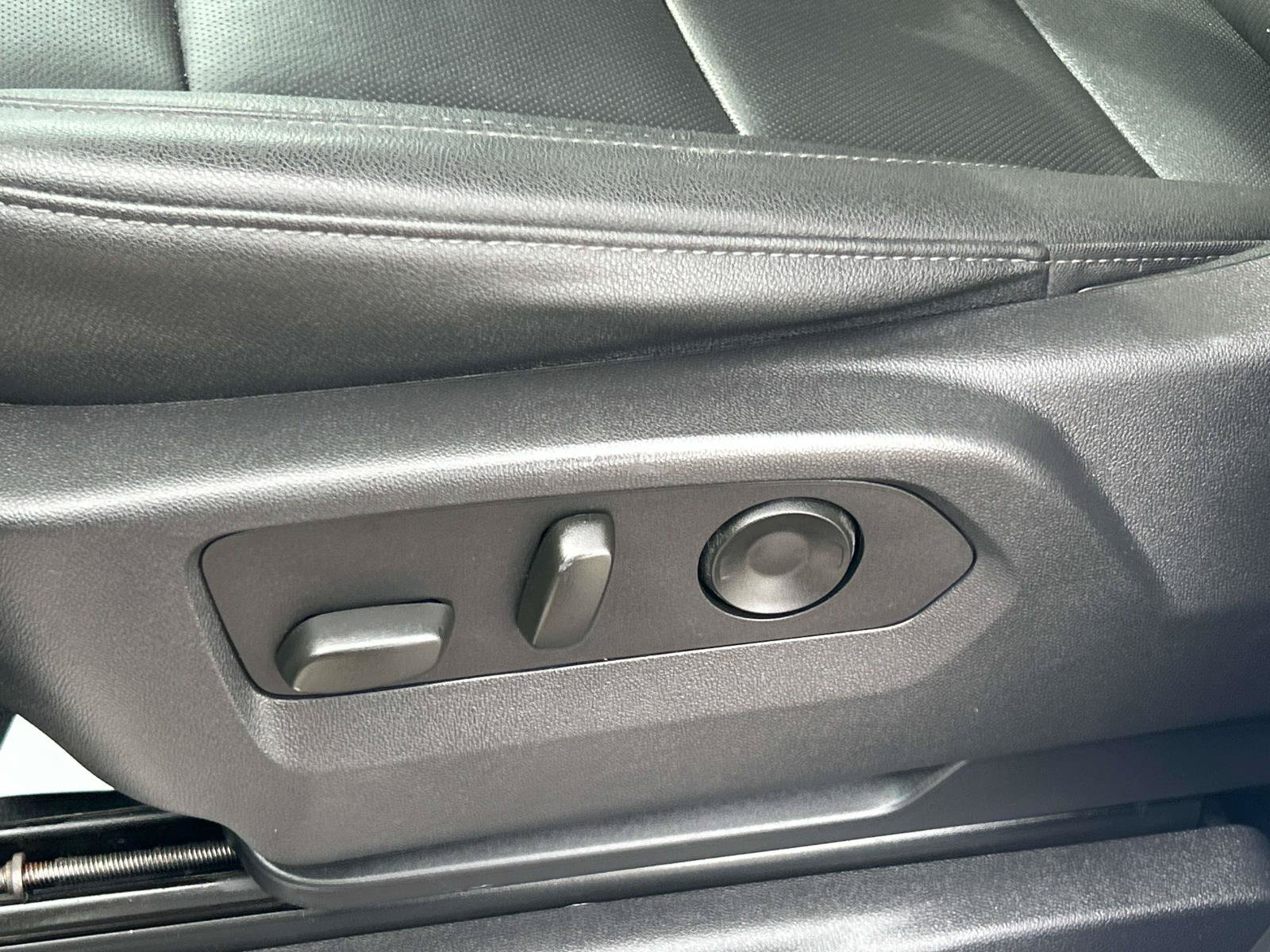 Used 2024 Chevrolet Silverado 1500 LTZ AWD/4WD image 37