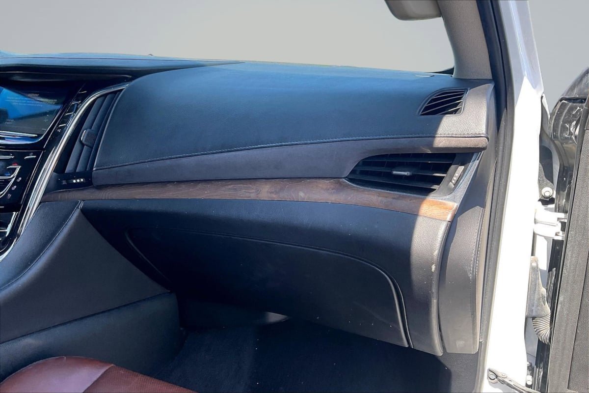 Used 2017 Cadillac Escalade Luxury AWD/4WD image 17