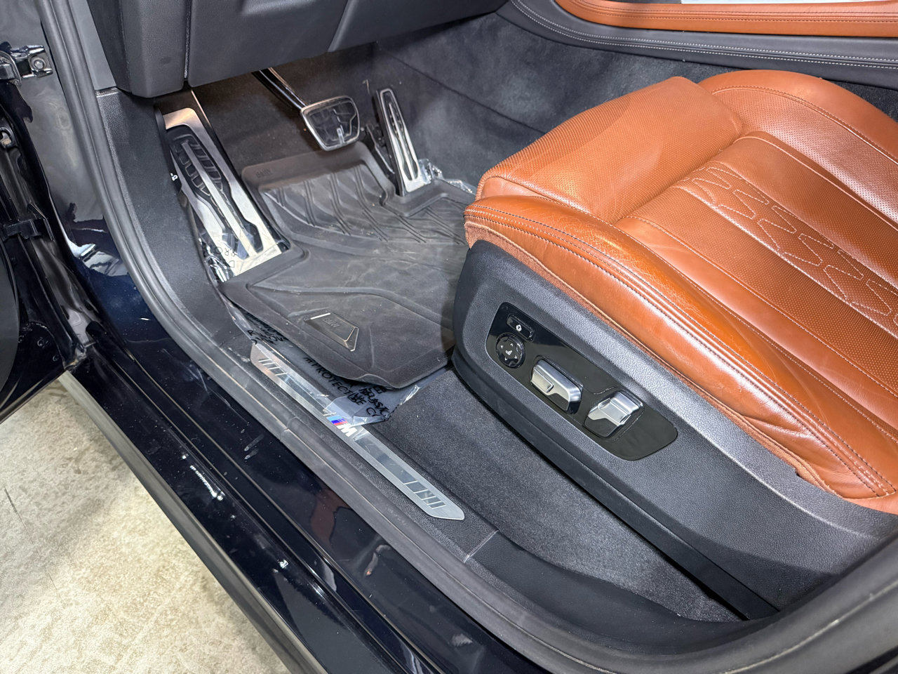 Used 2020 BMW X7 xDrive40i w/ M Sport Package image 13