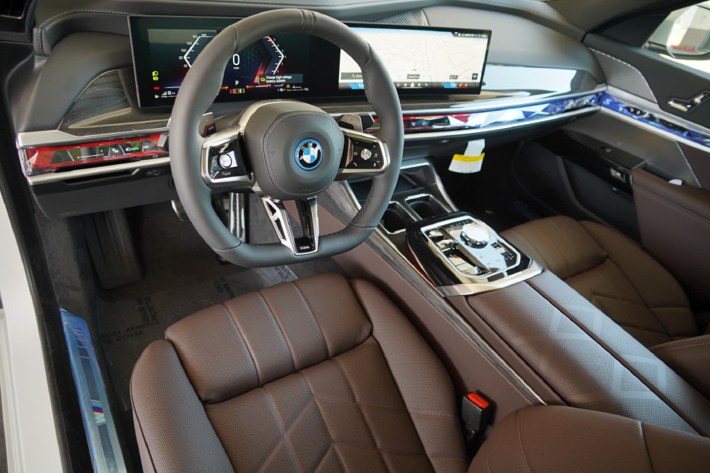 New 2026 BMW 750e xDrive w/ Premium Package AWD/4WD image 14