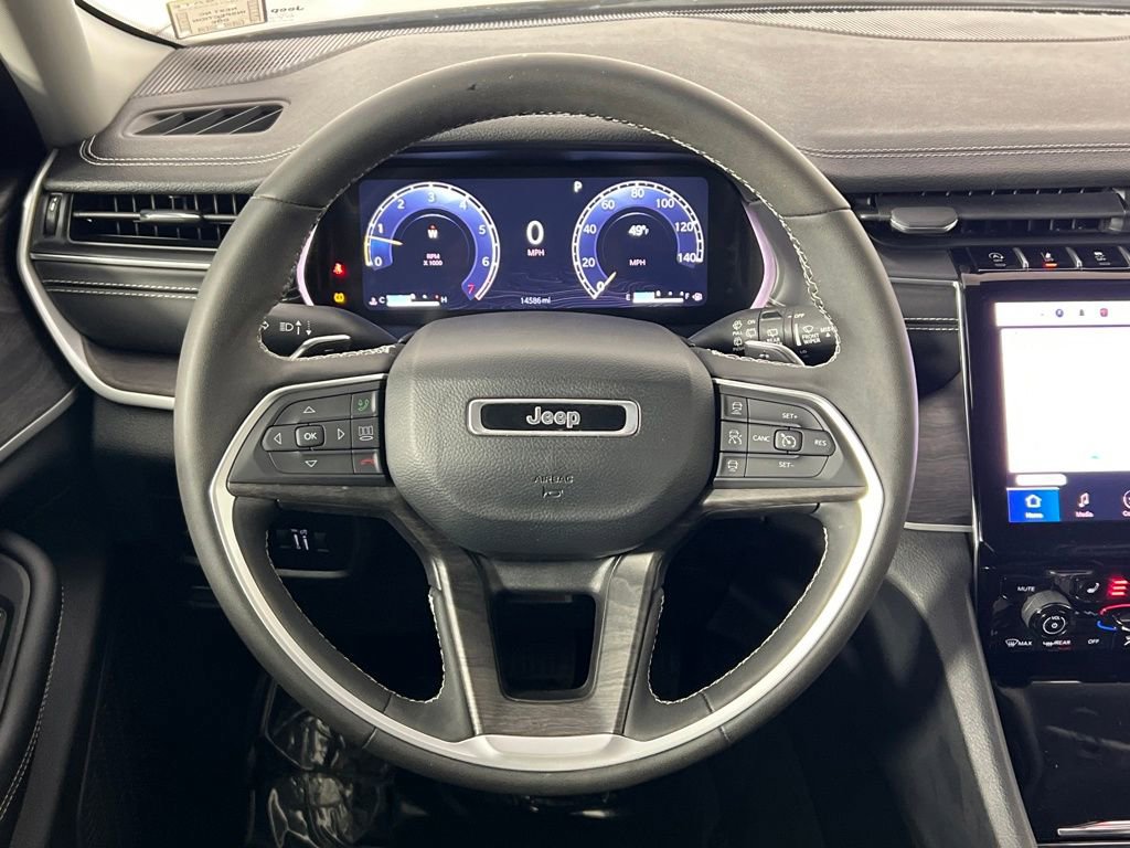 Used 2024 Jeep Grand Cherokee Limited w/ Black Appearance Package image 7