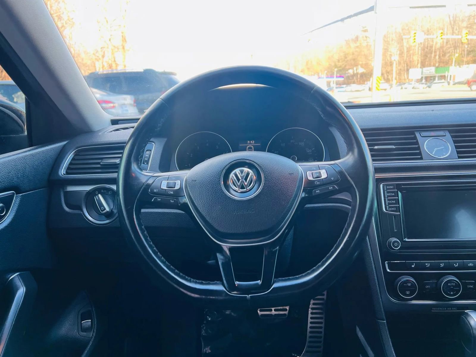 Used 2017 Volkswagen Passat 1.8T R-Line FWD image 28