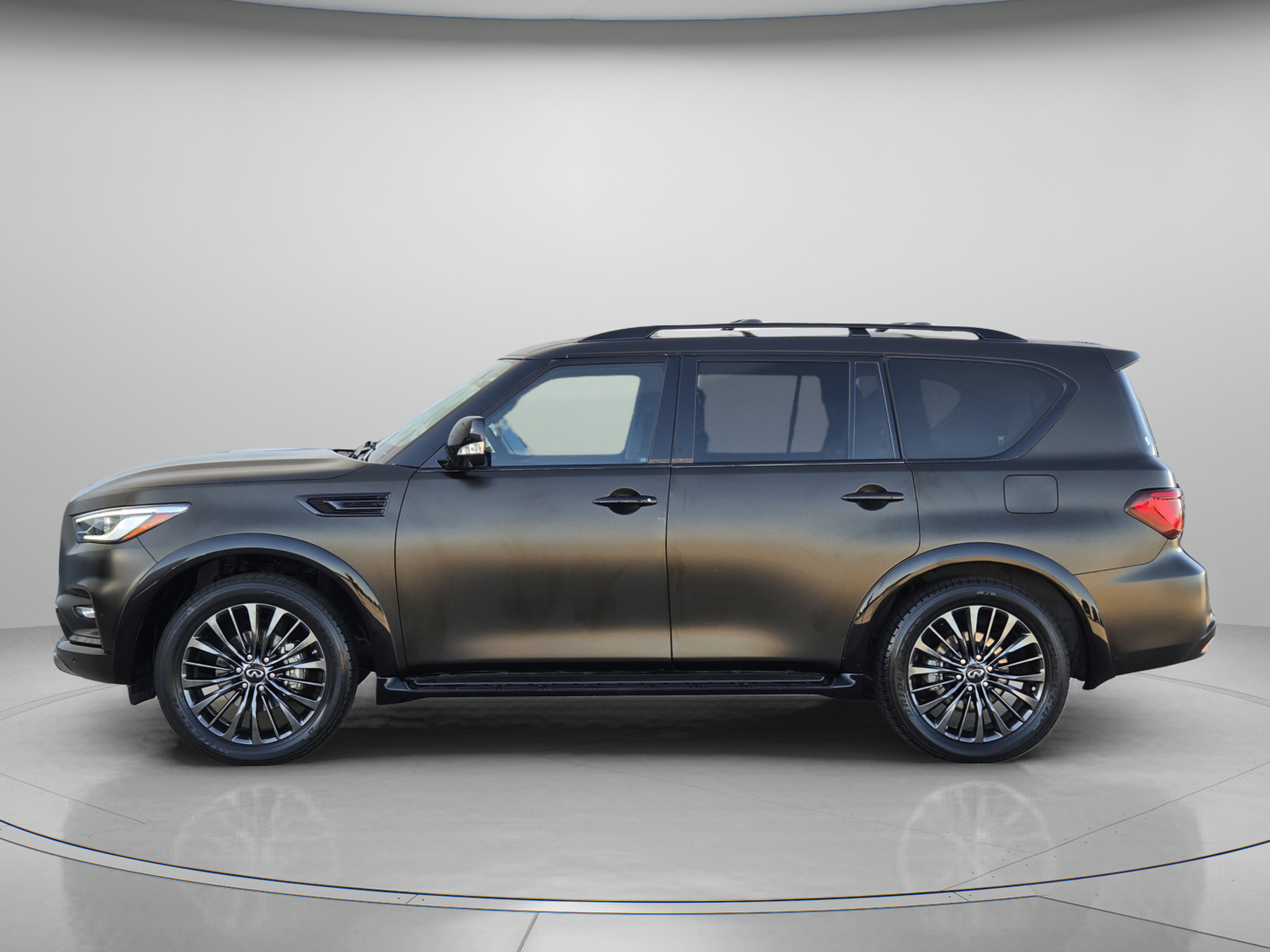 Used 2021 INFINITI QX80 Premium Select w/ Cargo Package RWD image 2