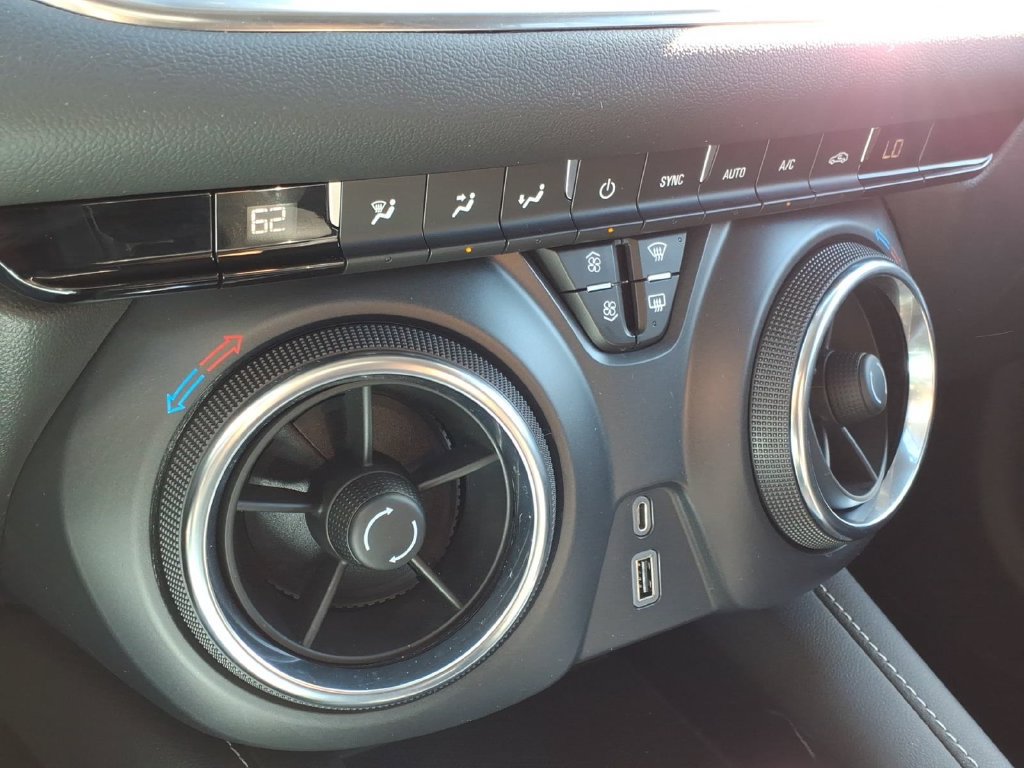 Used 2023 Chevrolet Blazer LT w/ Midnight/Sport Edition FWD image 26