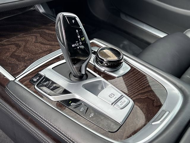 Used 2020 BMW 750i xDrive w/ Executive Package image 21