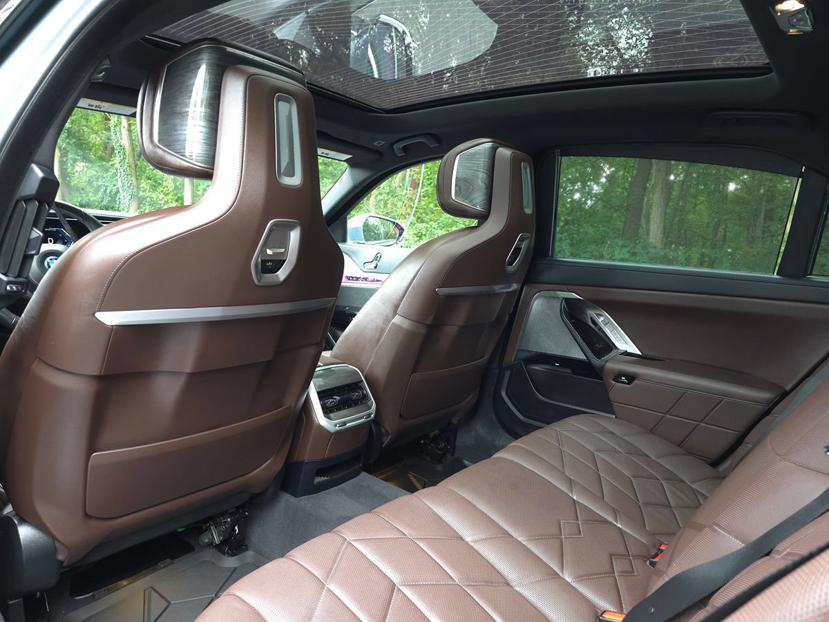 Used 2024 BMW i7 xDrive60 AWD/4WD image 15