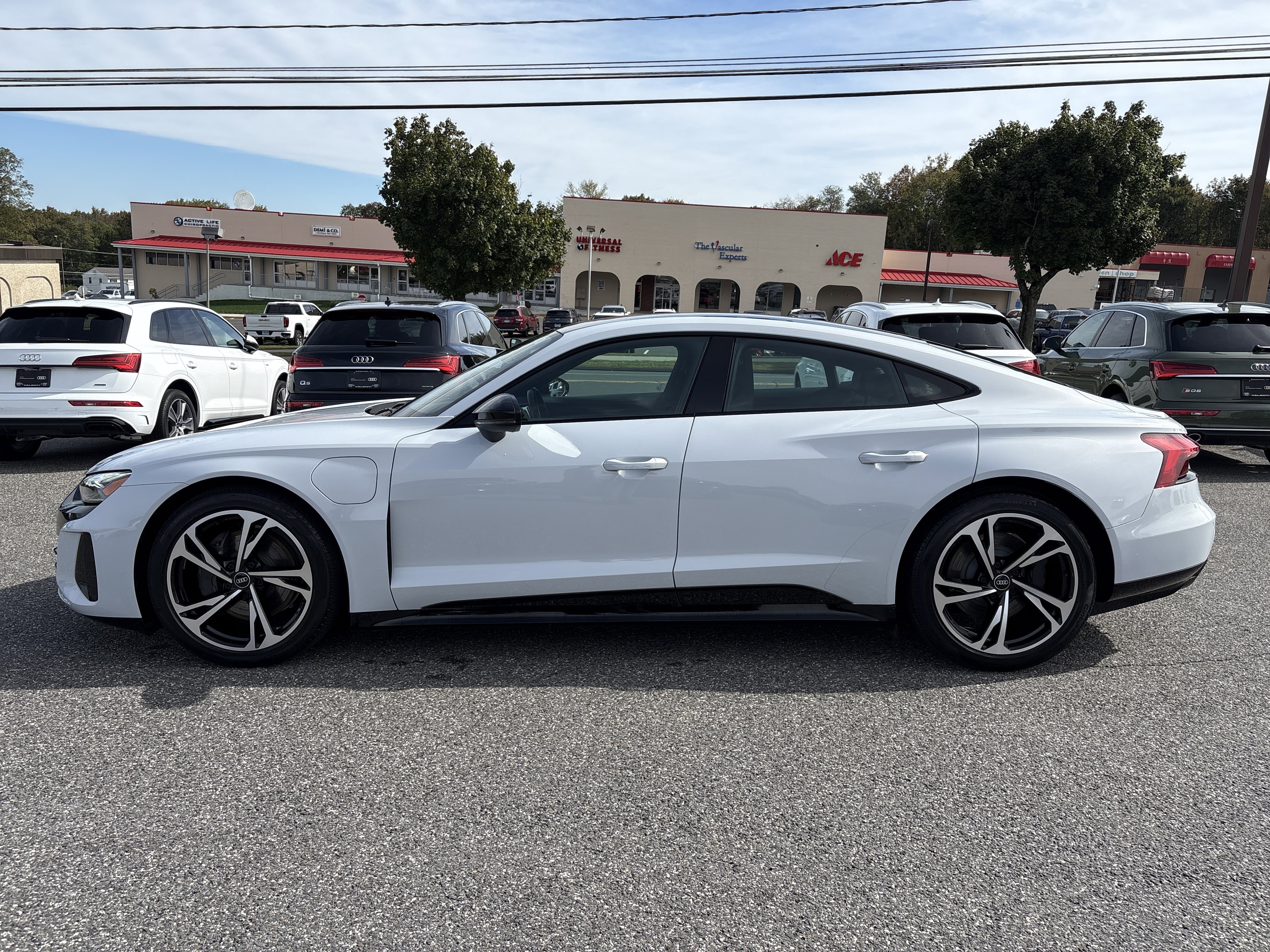 Certified 2023 Audi e-tron GT Premium Plus w/ Performance Package image 4