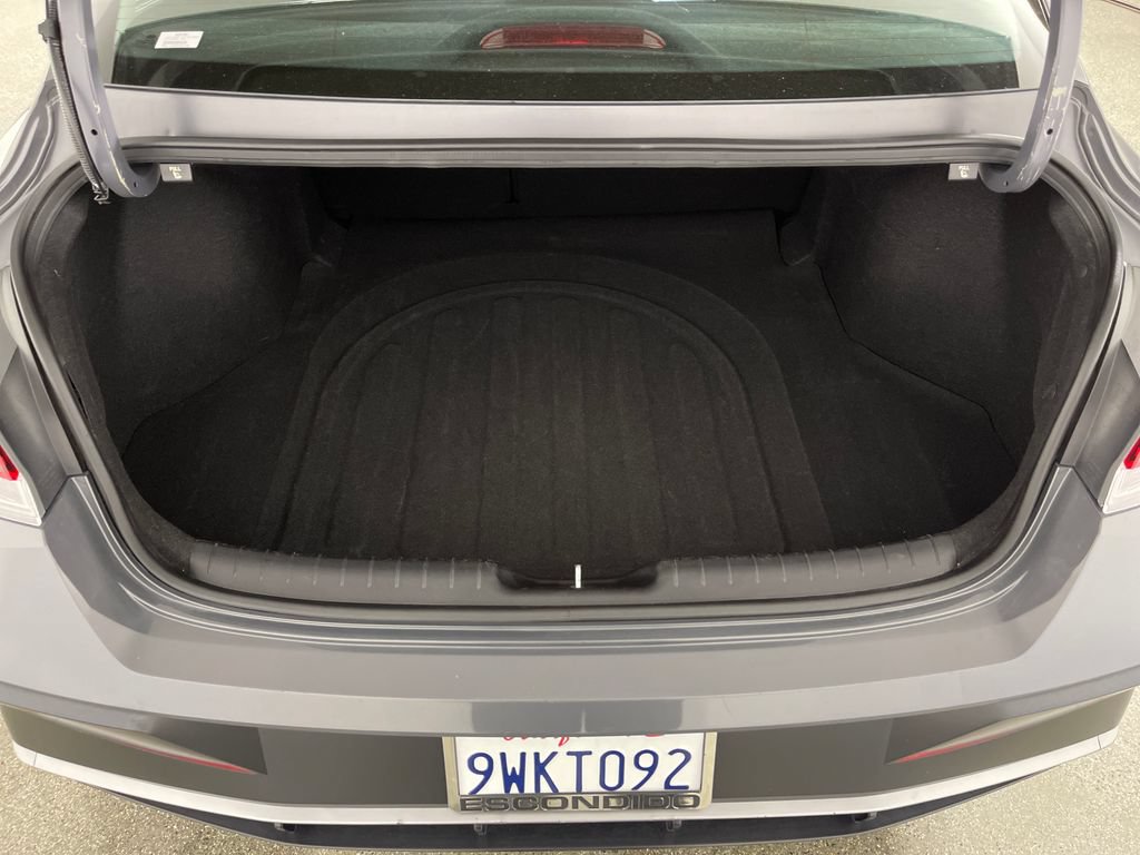 Certified 2025 Hyundai Elantra SEL FWD image 11