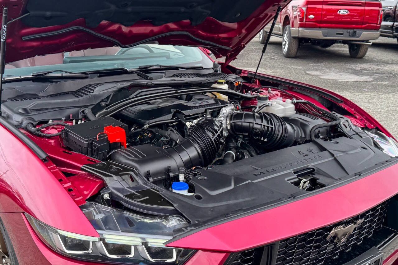 Used 2025 Ford Mustang GT Premium image 13