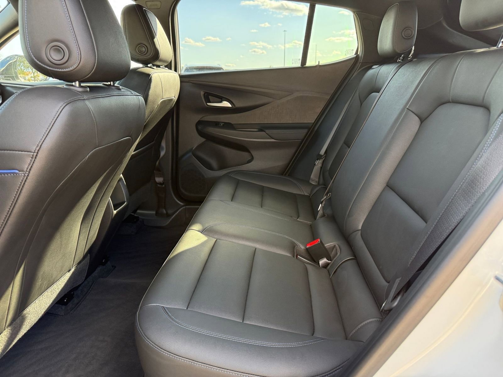 Used 2025 Buick Envista Sport Touring image 25