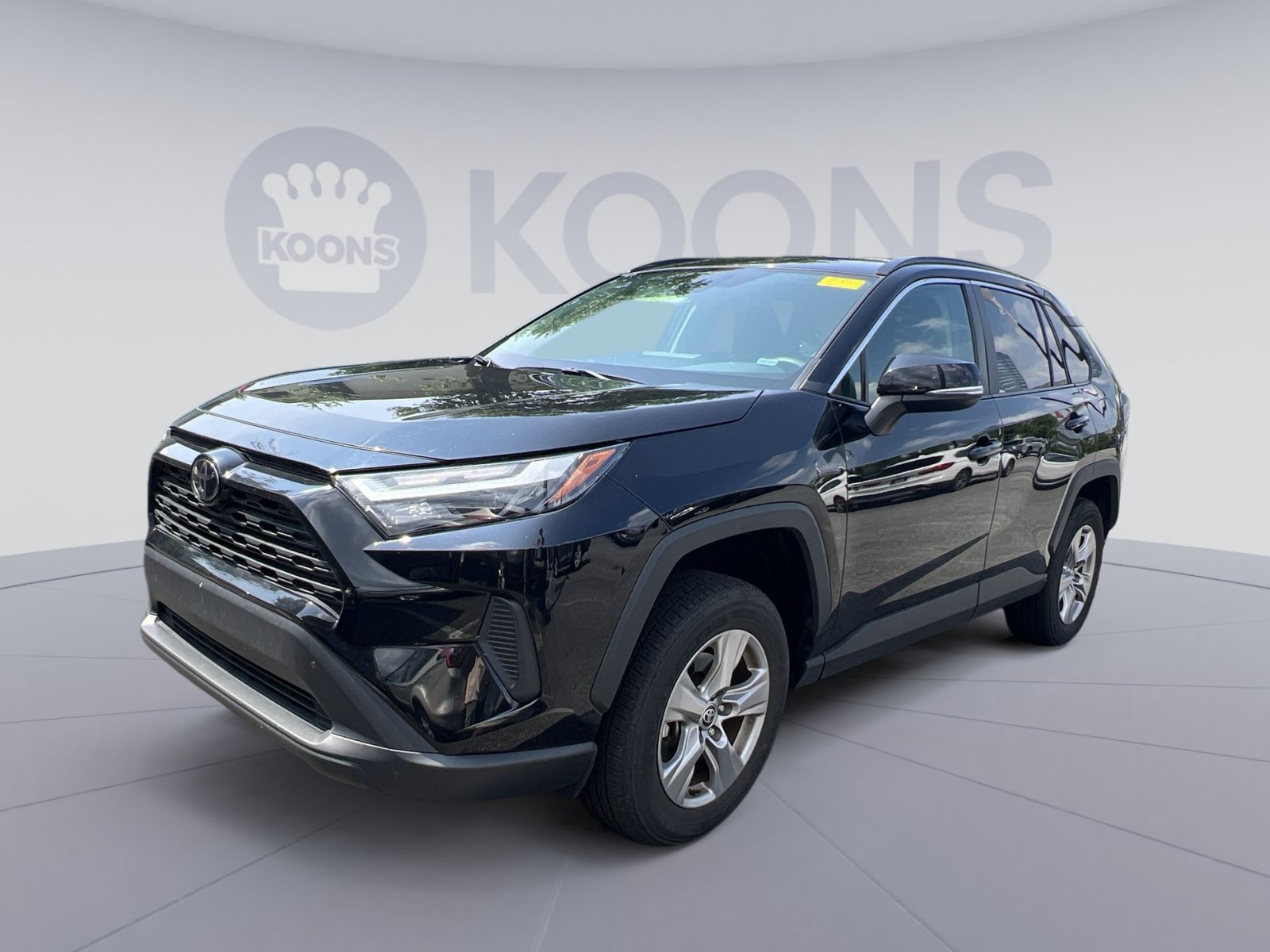 Used 2025 Toyota RAV4 XLE AWD/4WD image 1