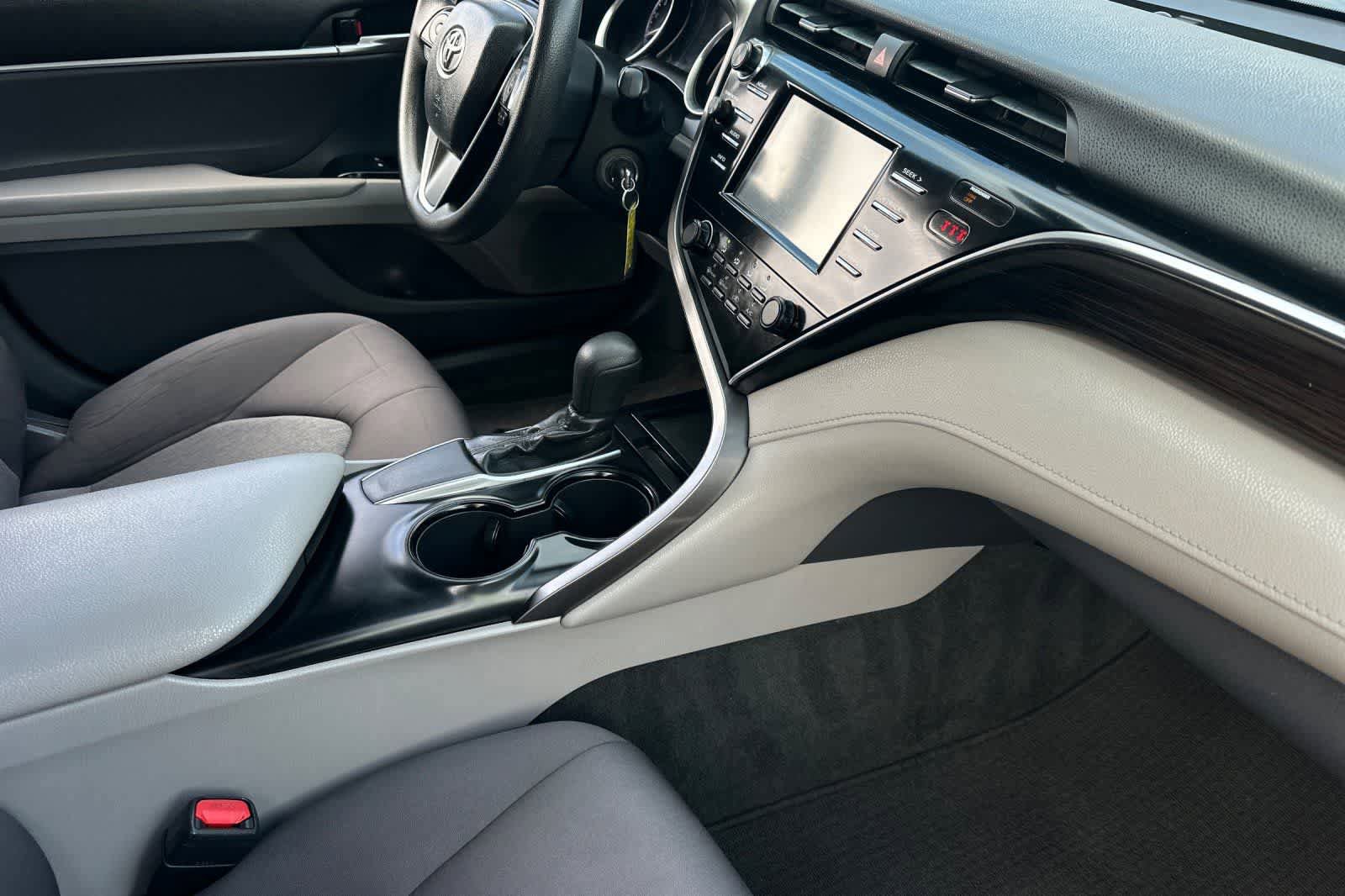 Used 2018 Toyota Camry LE FWD image 17