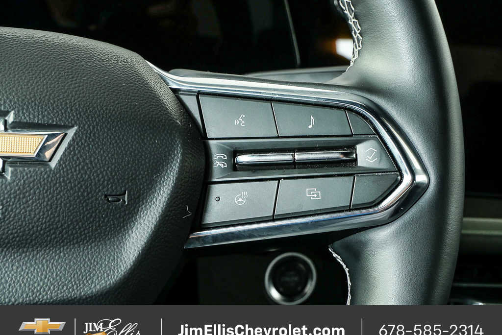 Used 2025 Chevrolet Traverse LT FWD image 11