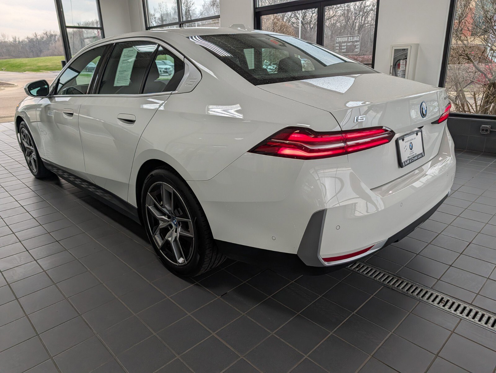 Used 2024 BMW i5 eDrive40i w/ M Sport Package image 6