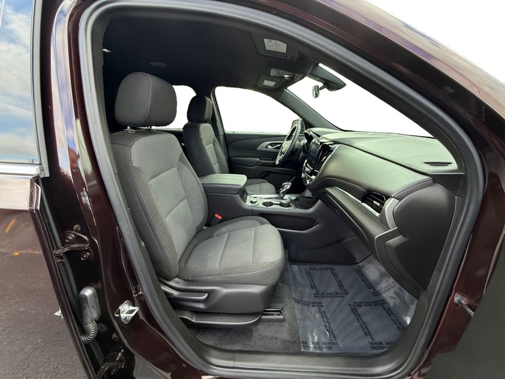 Used 2023 Chevrolet Traverse LT image 13