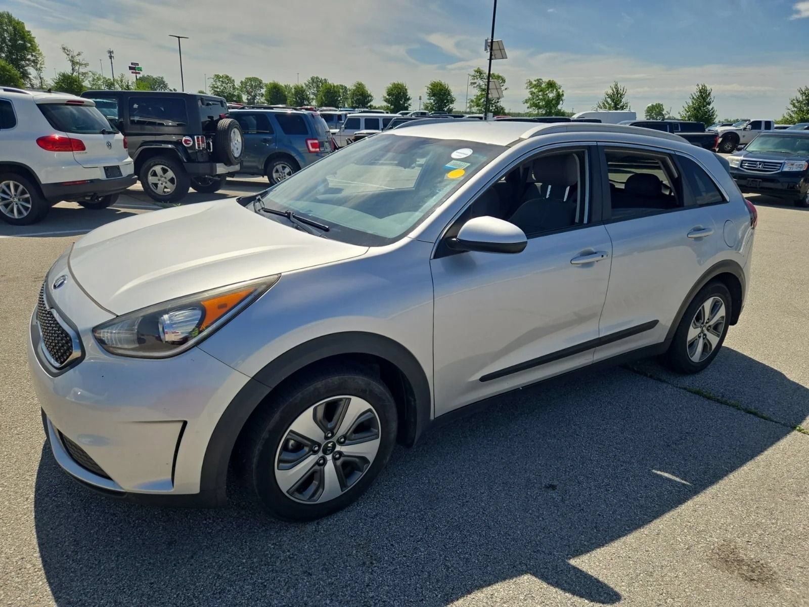 Used 2019 Kia Niro LX FWD image 2