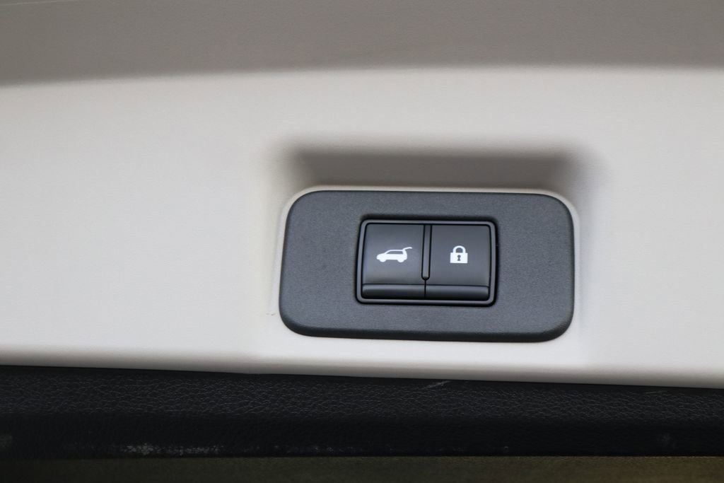 Used 2023 Nissan Ariya AWD image 28