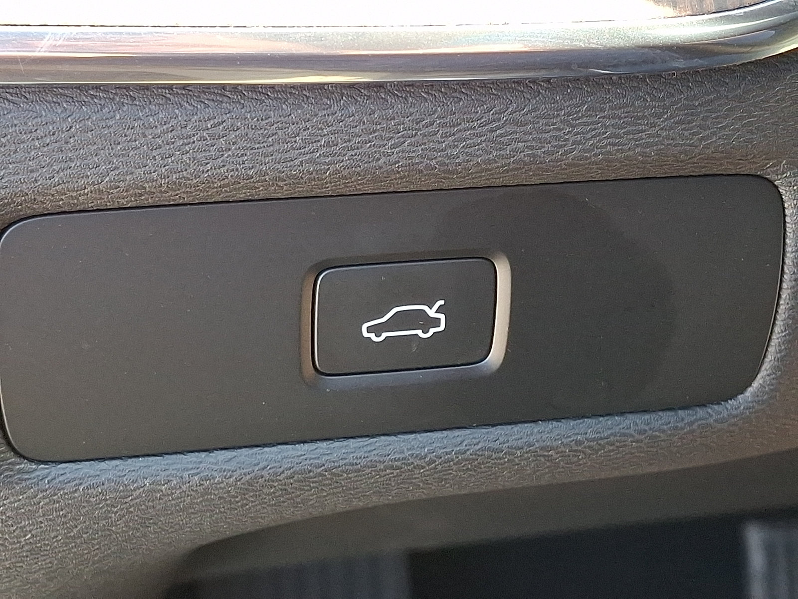 Certified 2023 Volvo XC60 B5 Plus w/ Climate Package AWD/4WD image 28
