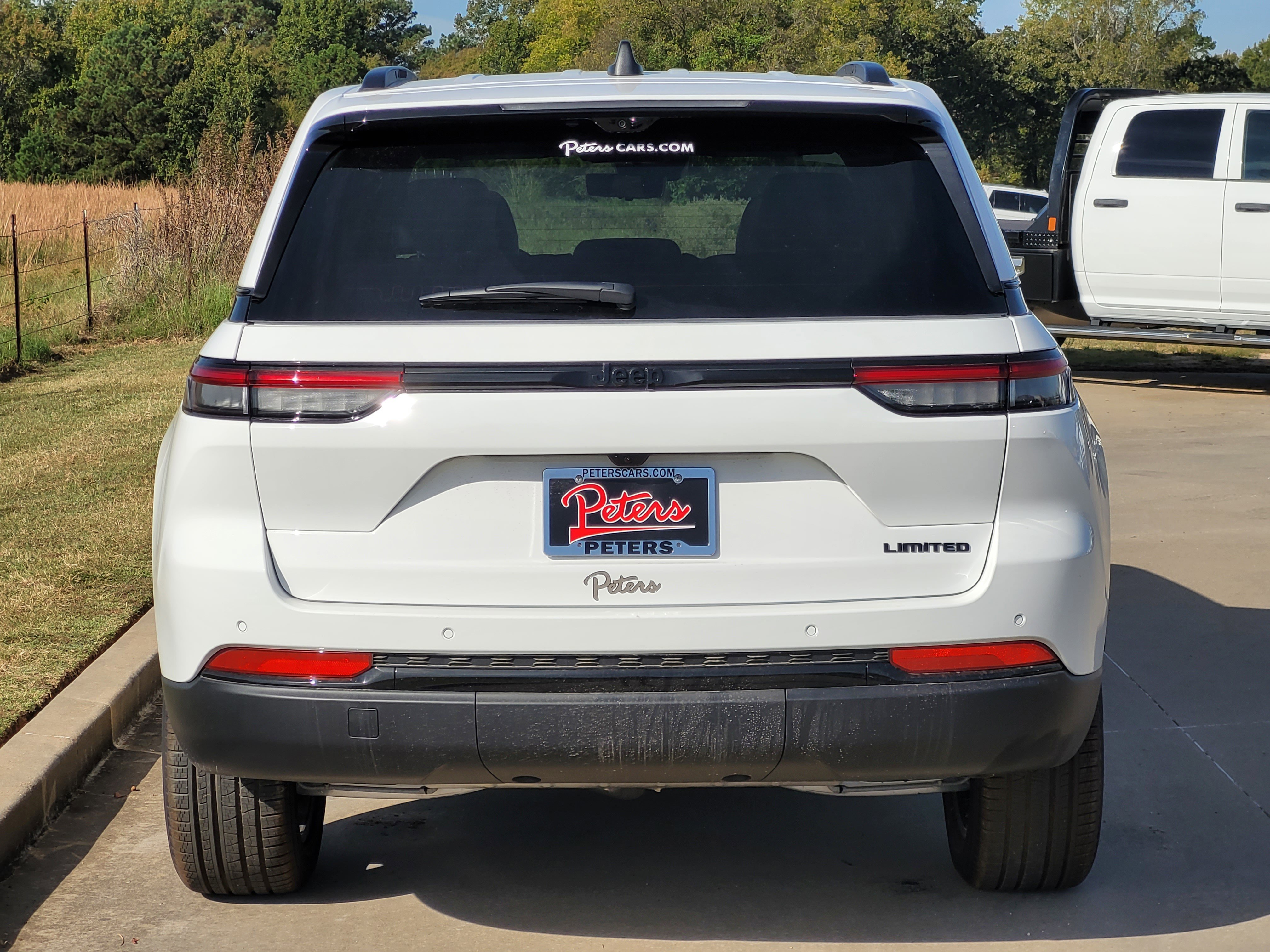 New 2025 Jeep Grand Cherokee Limited w/ Luxury Tech Group II RWD image 4
