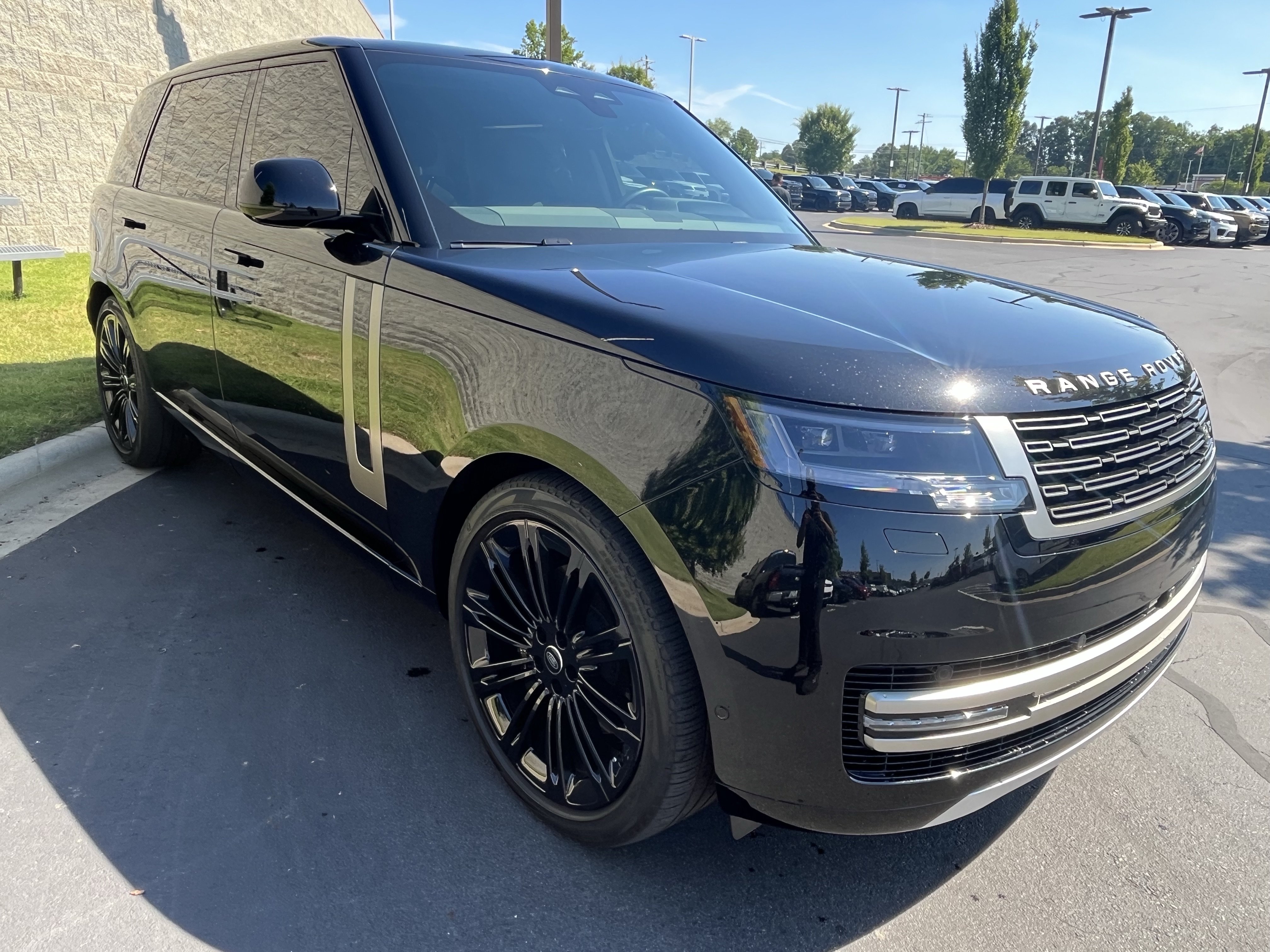 Certified 2024 Land Rover Range Rover Long Wheelbase SE AWD/4WD image 9