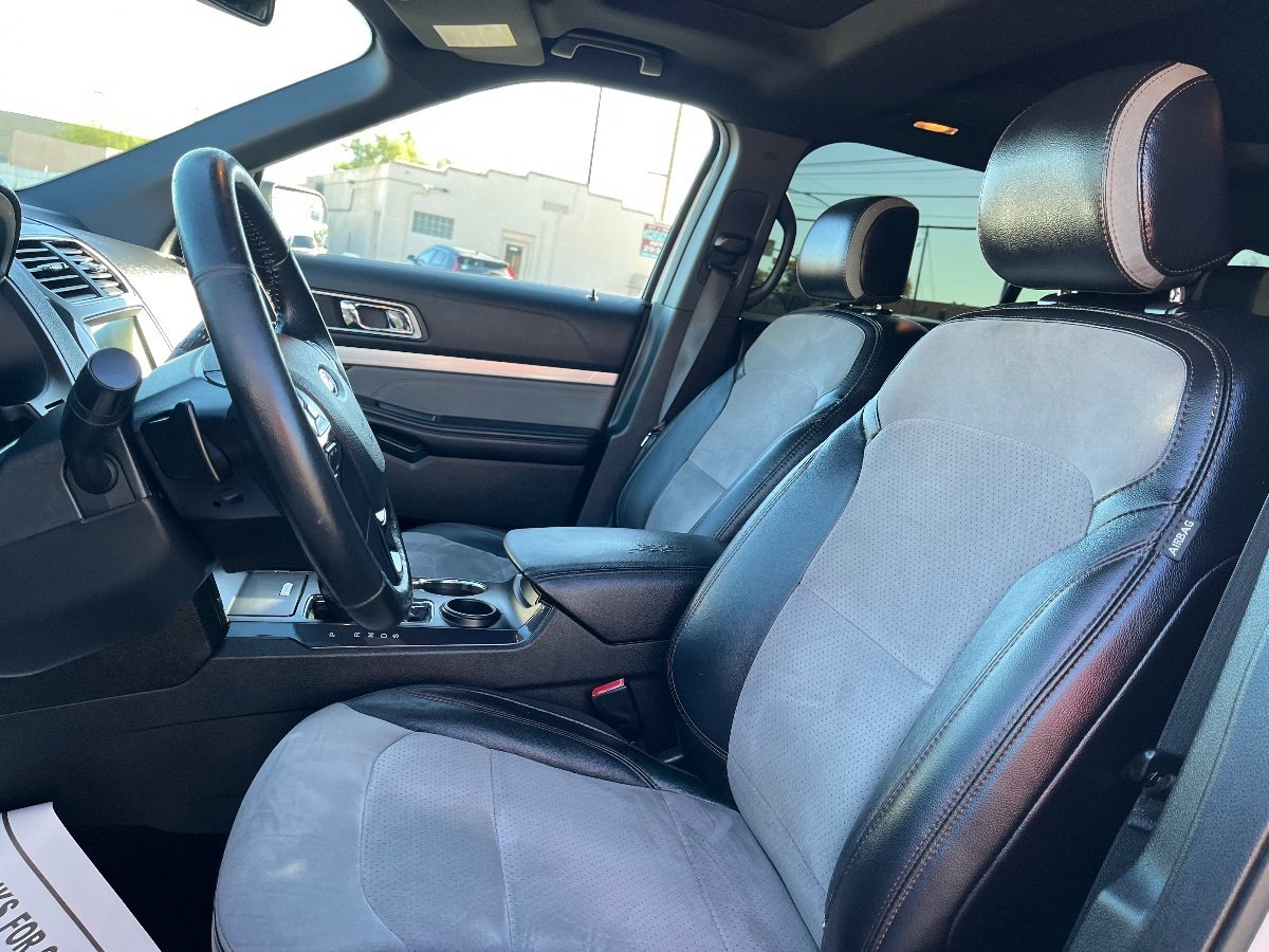 Used 2017 Ford Explorer XLT w/ Equipment Group 202A FWD image 26